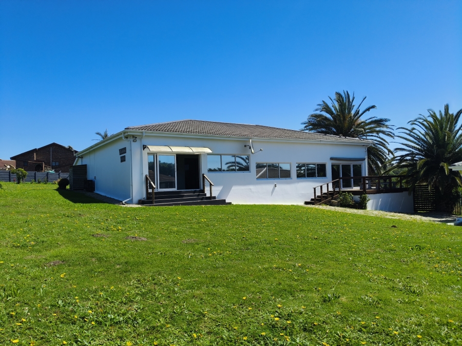 4 Bedroom Property for Sale in C Place Eastern Cape